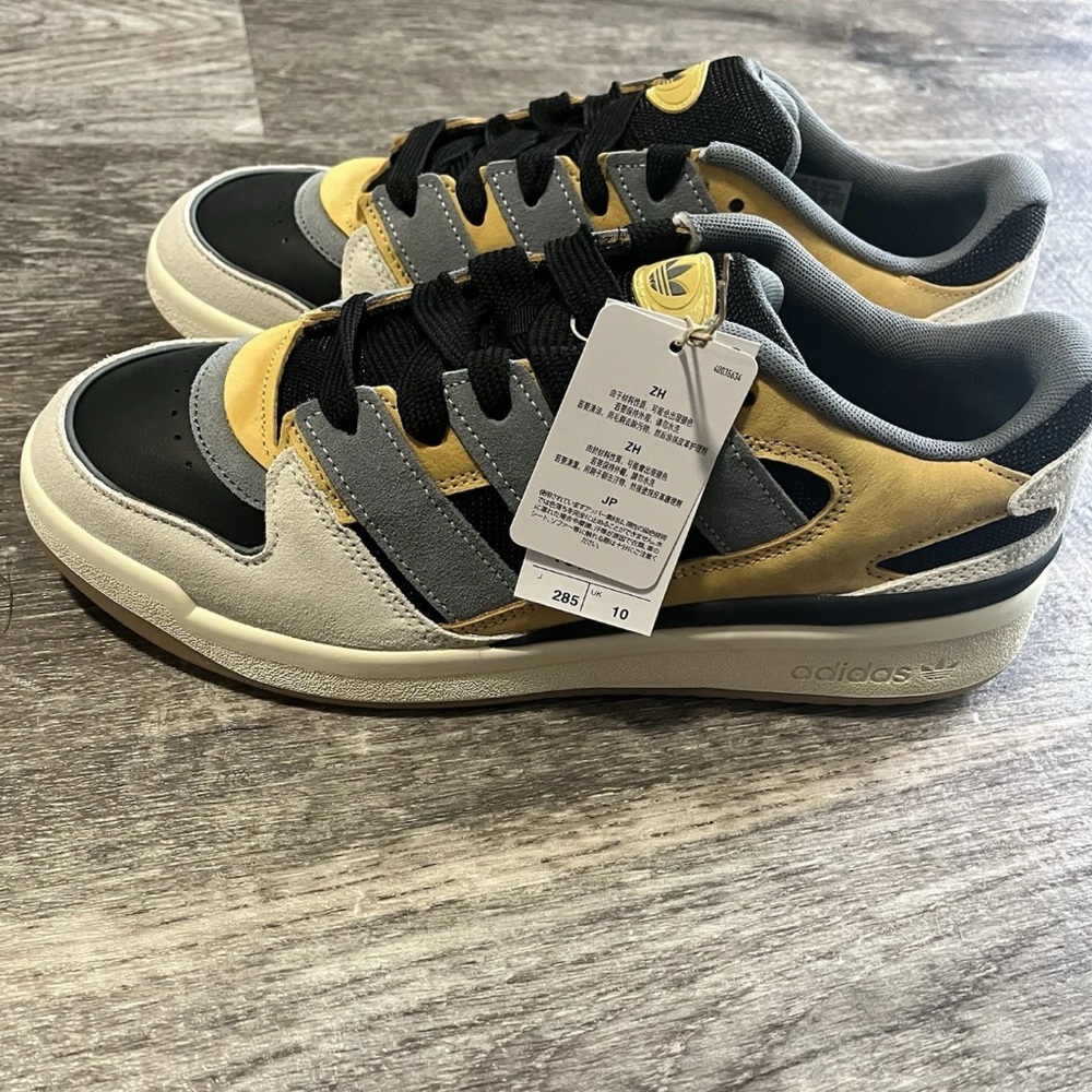 Adidas Black and Yellow Athletic Shoes with Classic Design